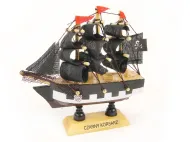 Statek drewniany 10cm - czarny żagiel